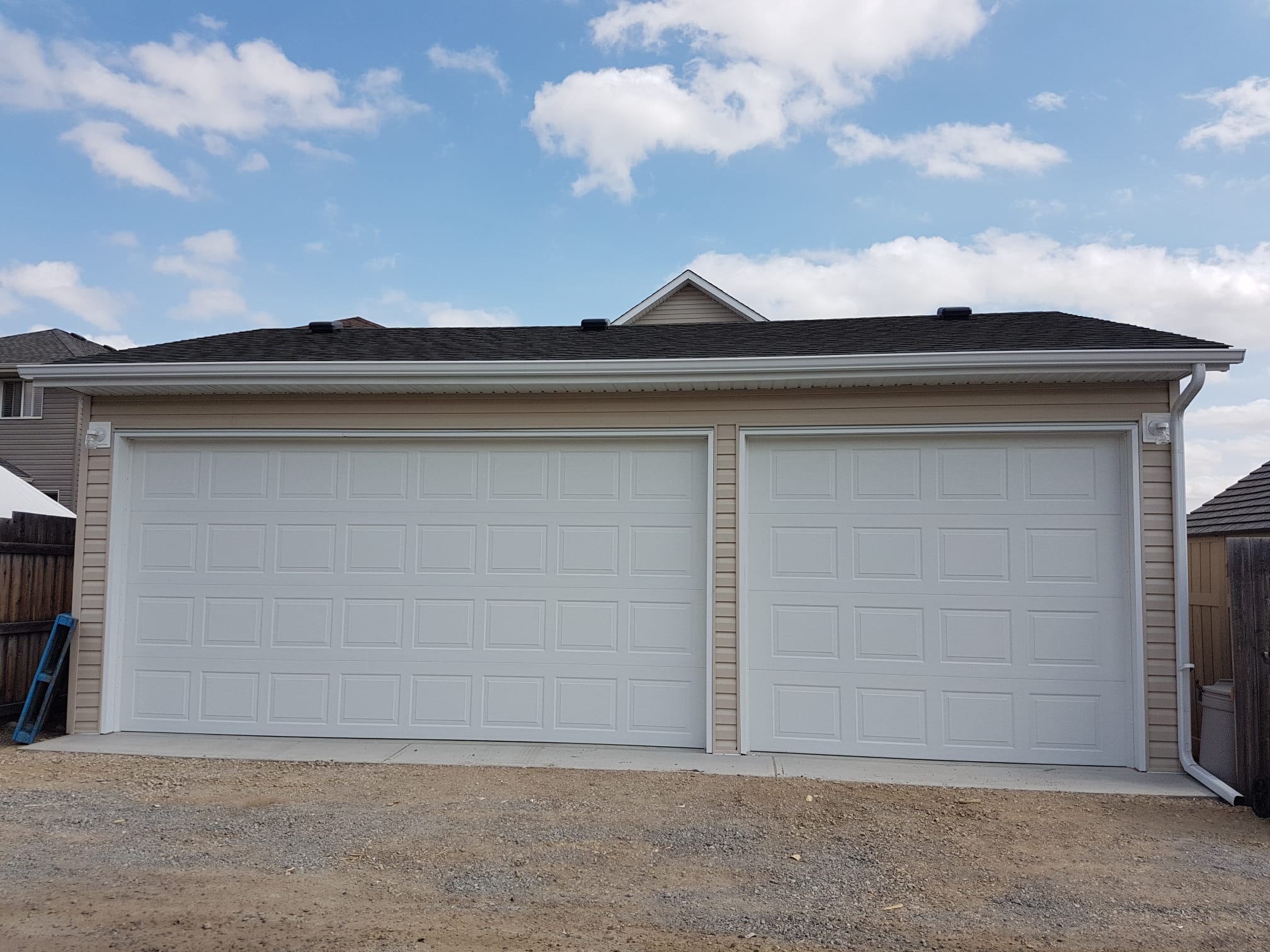 Building a Garage in Calgary? Here’s Everything You Need to KnowBy V AAR Exteriors & Home Improvements Ltd. 3 Custom detached garage built by V AAR Exteriors in Calgary with durable siding and roofing